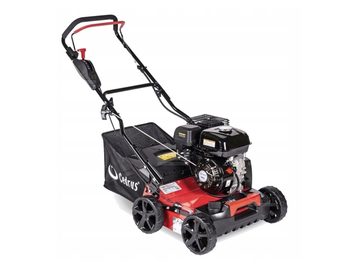 Spalinowy wertykulator z aeratorem Cedrus WR01 z koszem na białym tle